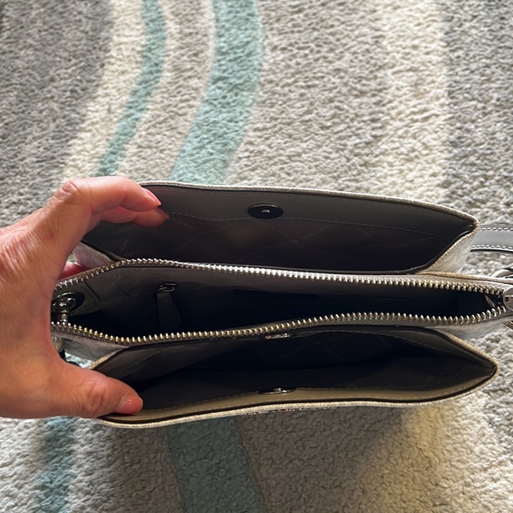 MICHEAL KORS Cross Body Bag with matching wallet - Picture 4 of 6